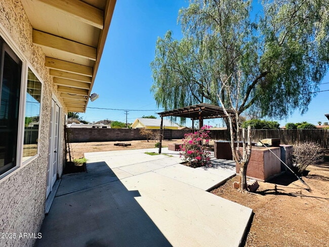 Building Photo - 316 N 84th Pl