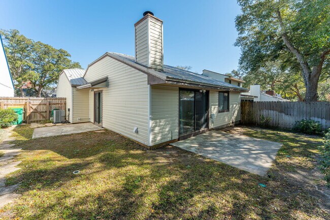 Building Photo - 101 Cedar Ridge Way