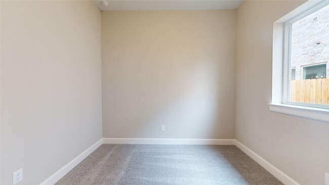 Building Photo - 122 Hazelnut Dr