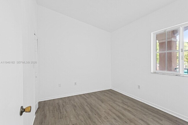 Building Photo - 2921 SE 13th Ave