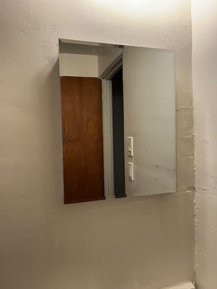 Building Photo - 1409 Woodlawn Ave