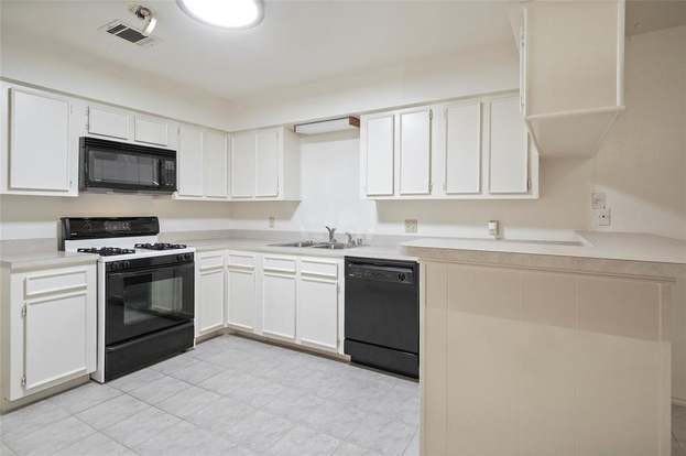 Building Photo - 1716 Huge Oaks St