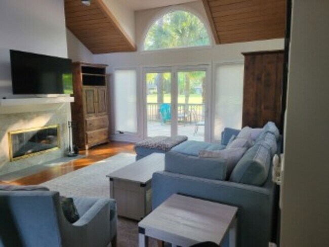 Building Photo - MOSS CREEK - Fairlawn Ct.