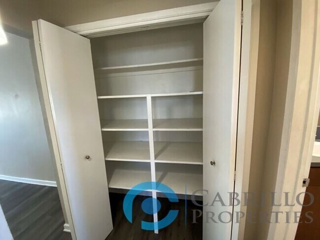 Building Photo - 4774 Mansfield St