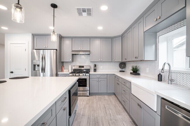Building Photo - NO HOA Heated Pool-Gorgeous 3bed/2bath Home in Old Town Scottsdale