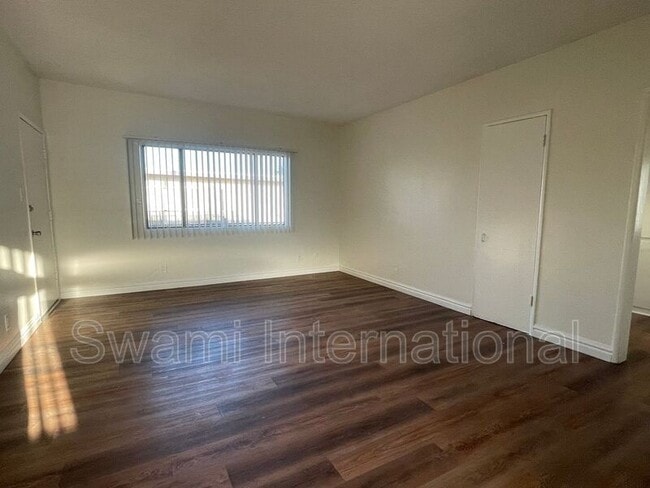 Building Photo - 10970 S Figueroa St