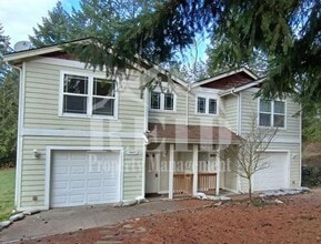 Building Photo - Freshly Painted Duplex in the Heart of Silverdale