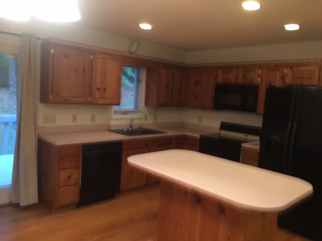 spacious kitchen with island , microwave , range , refridgerator.,& dishwasher - 1116 Fye Dr