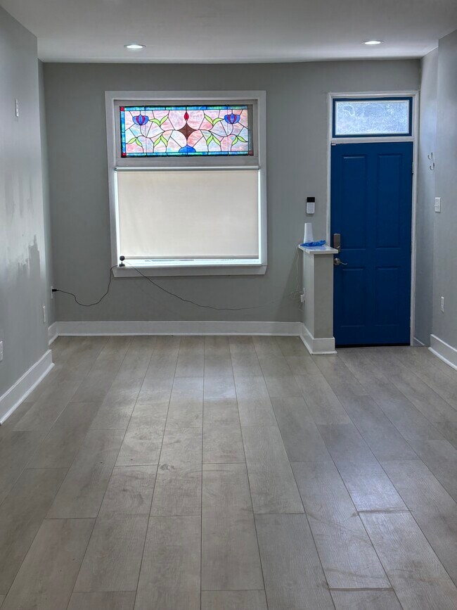 Living room - 260 S Highland Ave