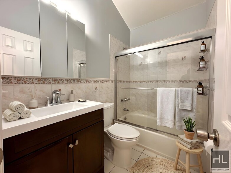 Building Photo - JEFFERSON AVENUE