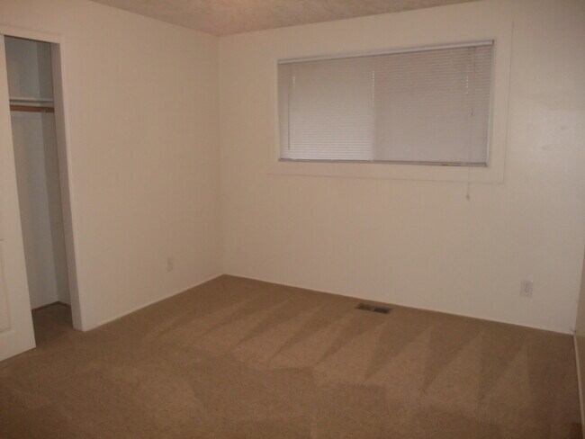 Building Photo - Very Nice Clean Updated Home in Lebanon