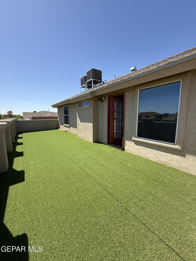Building Photo - 12557 Paseo Lindo Dr