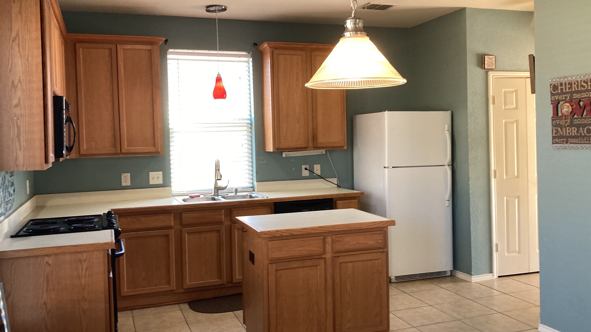 Building Photo - 340 Turquoise Dr