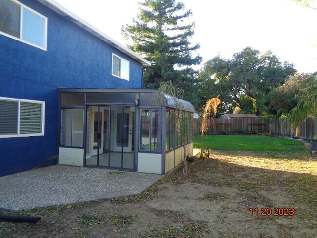 Building Photo - 720 Devonshire Ct