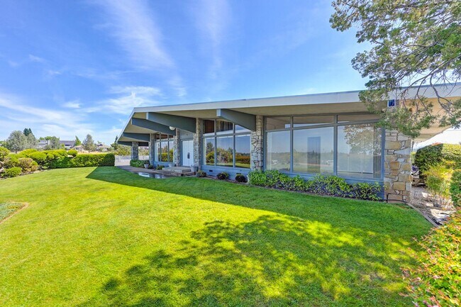 Building Photo - 1000 Grass Valley Hwy