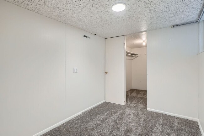 Building Photo - 960 Monroe St