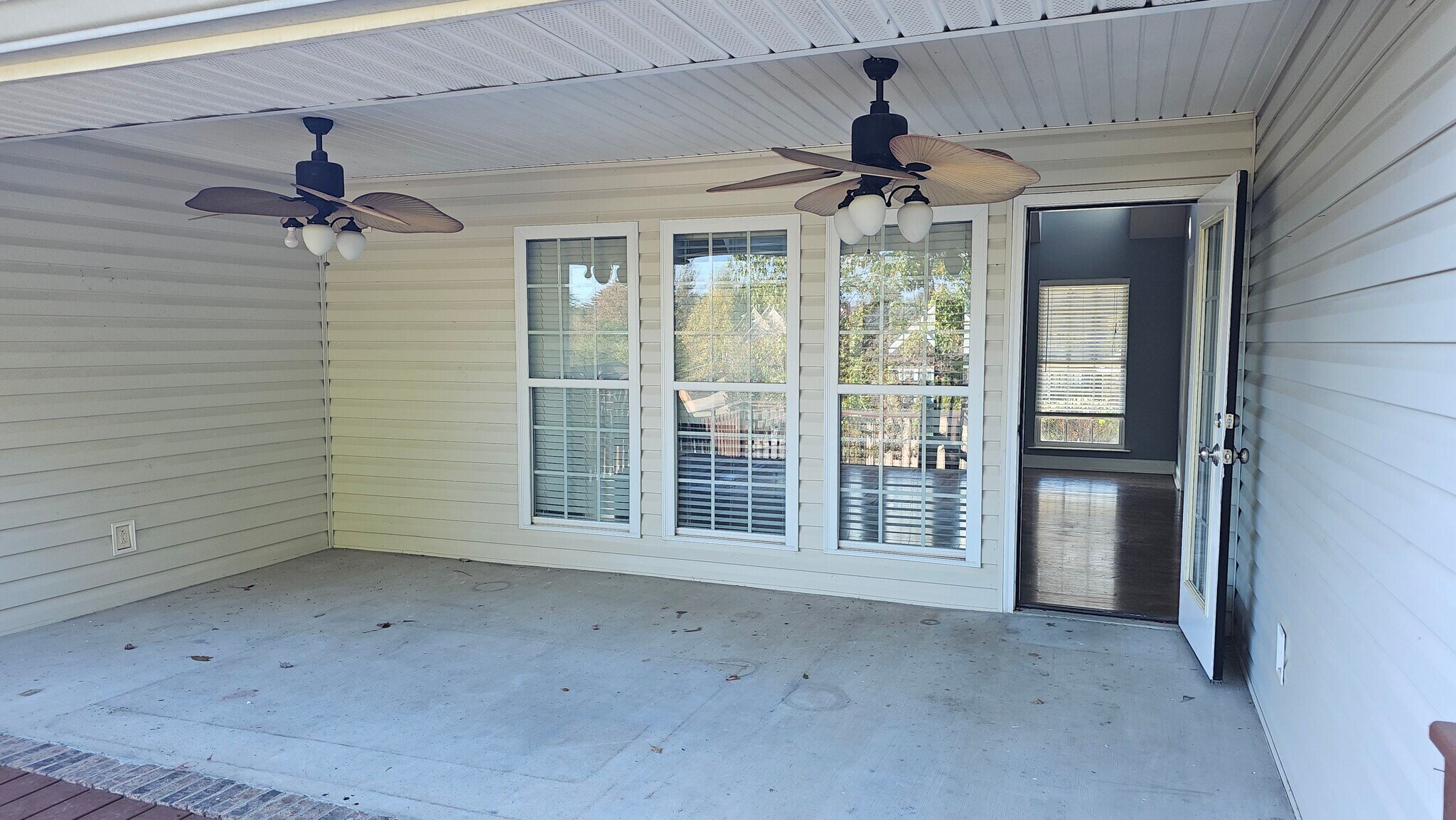 Building Photo - 646 Hidden Oaks Dr