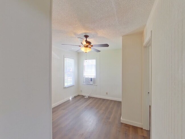 Building Photo - Affordable 1BR Wichita Apartment