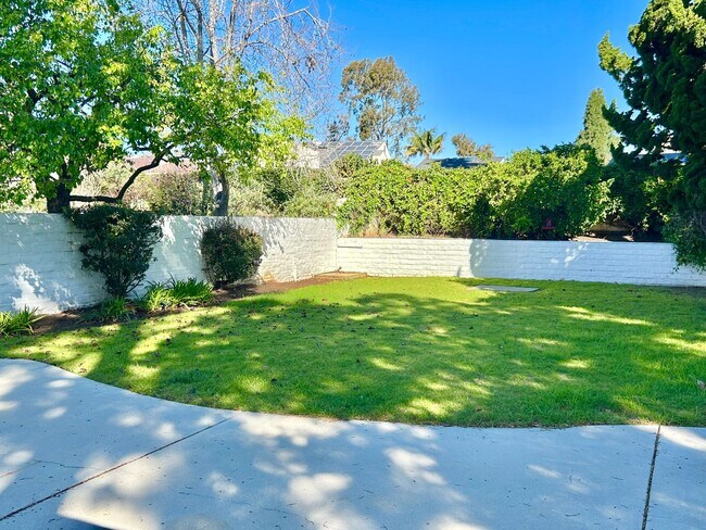 Building Photo - Freshly Painted 2BD/2BA 2 Car Garage with large Backyard