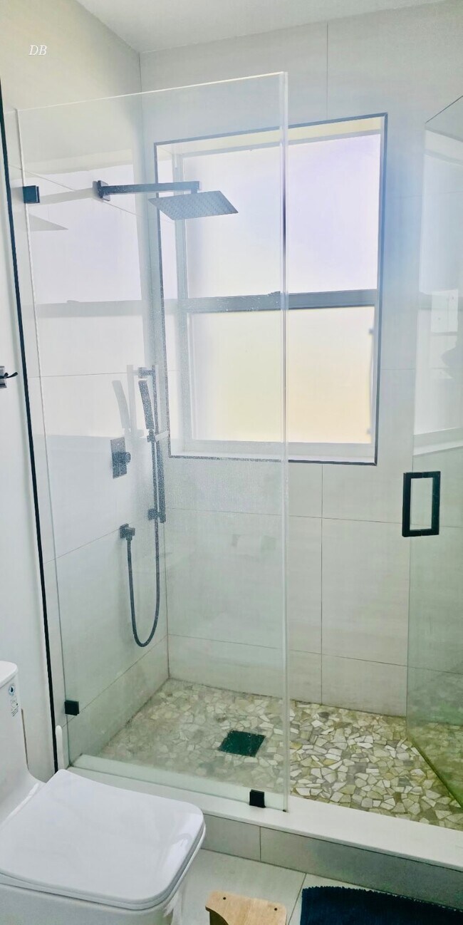 Building Photo - 400 SW 15th Dr