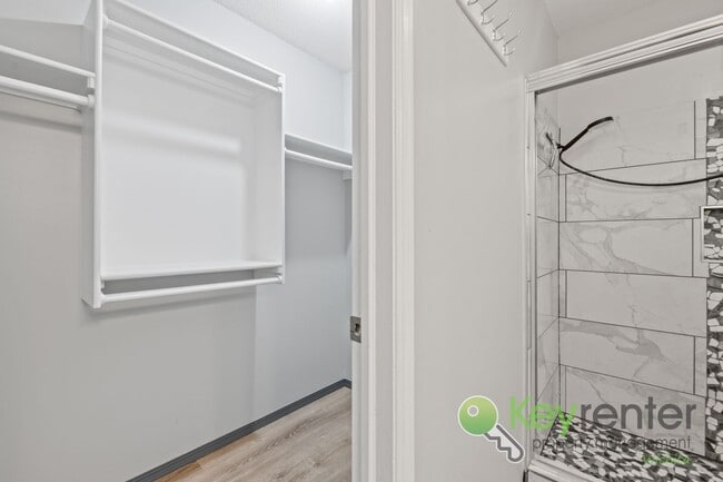 Building Photo - 3 Bedroom | 3 Bathroom - Ready to Entertai...
