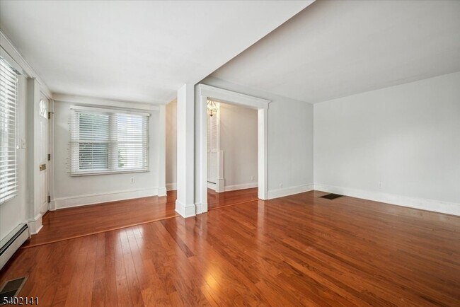 Building Photo - 16 Cross St