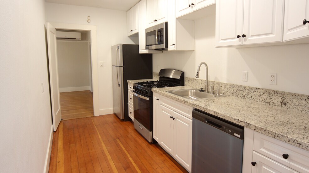 Building Photo - 2724 H St
