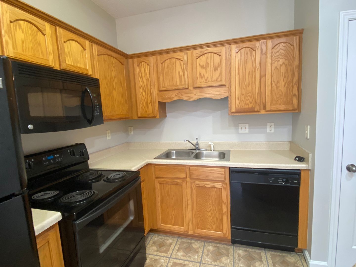 Building Photo - 9112 Cinderhill Cove W