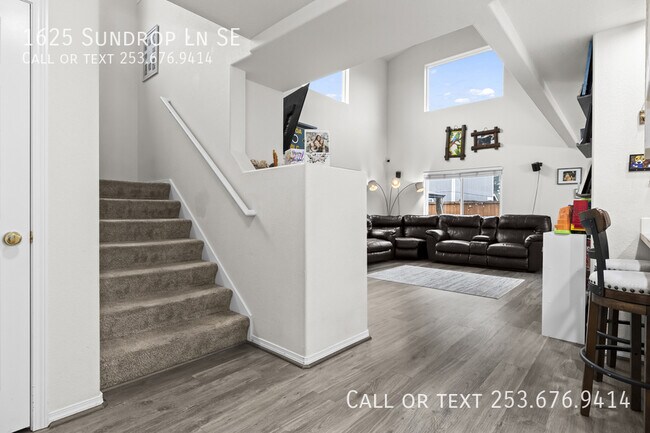 Building Photo - 1625 Sundrop Ln SE