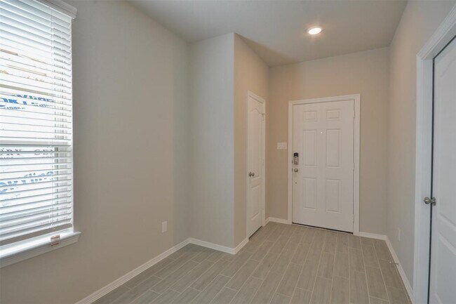 Building Photo - 24730 Winema Wds Ln