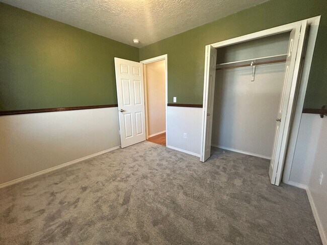 Building Photo - 115 Cassidy Dr E