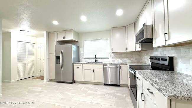 Building Photo - 104 Cherry St