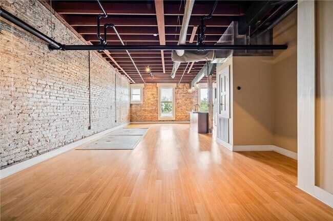 Building Photo - DOWNTOWN LIVING AT ITS FINEST!