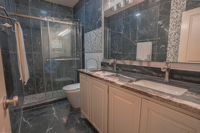 Building Photo - 1209 Savoy Ln