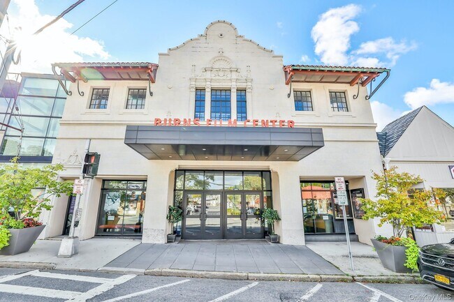 Building Photo - 580 Bedford Rd