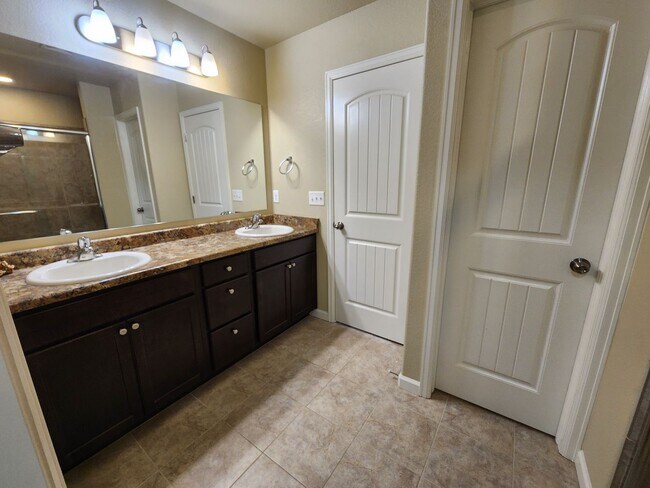 Building Photo - Quiet 2 bed 3 bath home in the 80923 area!!