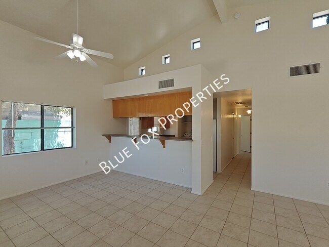 Building Photo - 3318 E Bellevue St