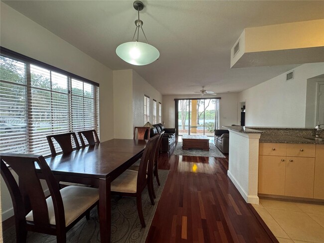 Building Photo - 2557 Centergate Dr