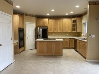 Building Photo - 305 N Old Dominion Ln