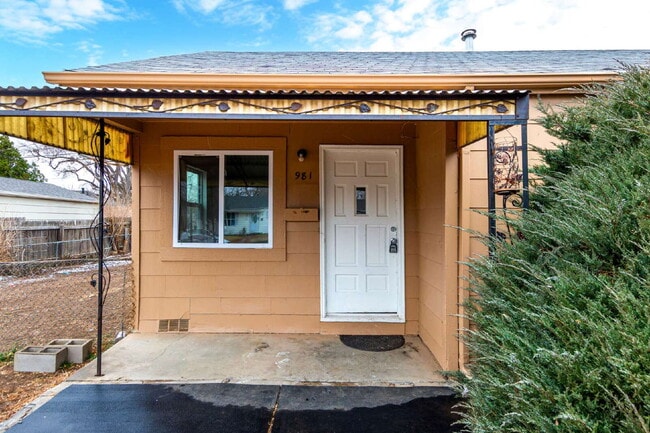 Building Photo - 981 Lansing St