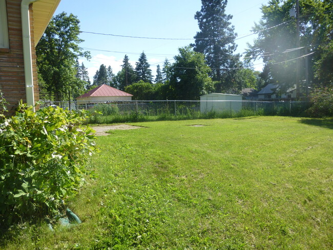 Building Photo - 2 Bedroom Duplex in Columbia Falls