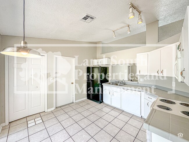 Building Photo - 2818 Timbercrest Pl