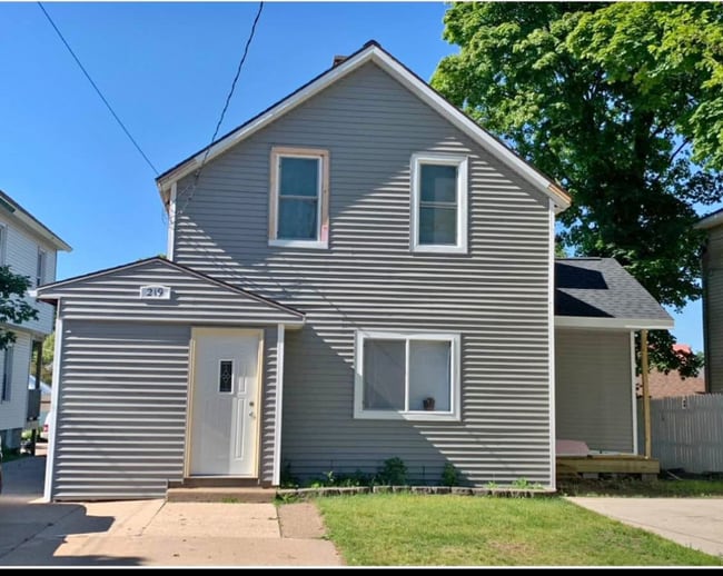 Primary Photo - 219 E Arch St