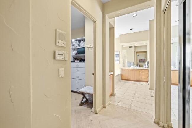 Building Photo - 872 Mission Creek Dr