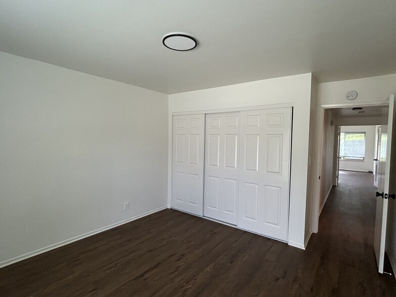 Building Photo - 1128 La Casa Ln