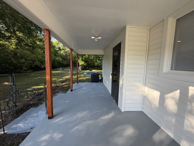Building Photo - For Rent in Muskogee!