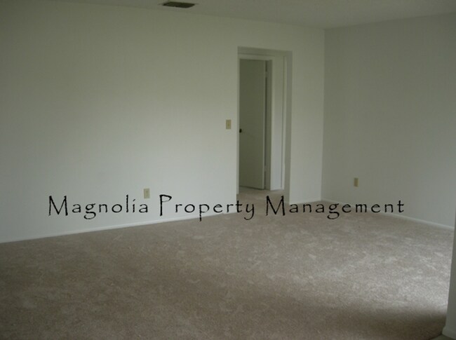 Building Photo - 7729 Indian Ridge Trail N