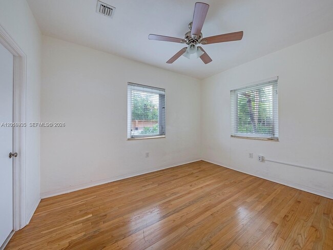 Building Photo - 1082 NE 89th St