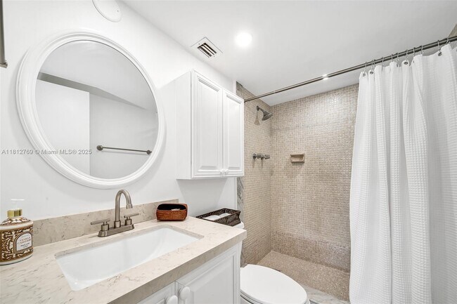 Building Photo - 150 Ocean Ln Dr