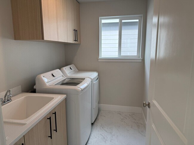 Building Photo - Beautiful Three Bedroom New Construction Home For Rent